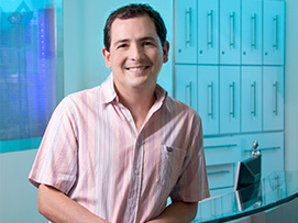 odontologos-medellin-especialista-diseño-de-sonrisa-Carlos-Mario-Betancourt