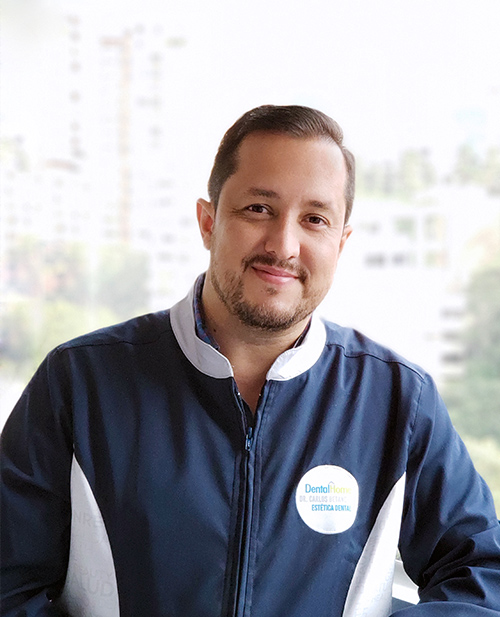 Odontologo Carlos Mario Betancourt especialista en estetica dental en medellin