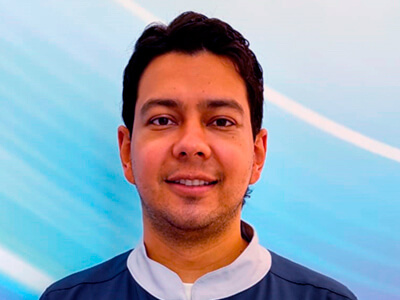 odontologo-implantes-medellin-especialista-sebastian-martinez